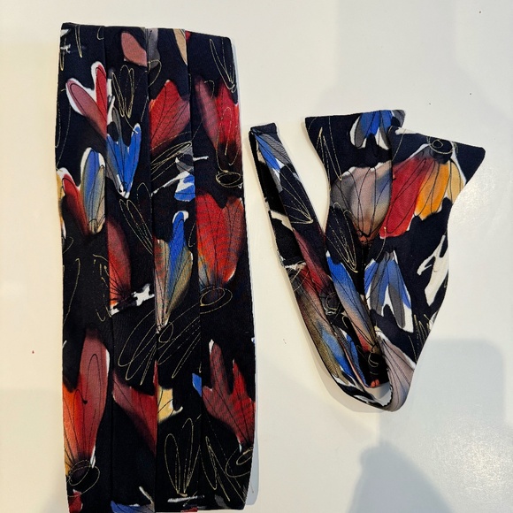 Silk Cummerbund with matching bow tie. - Picture 1 of 1